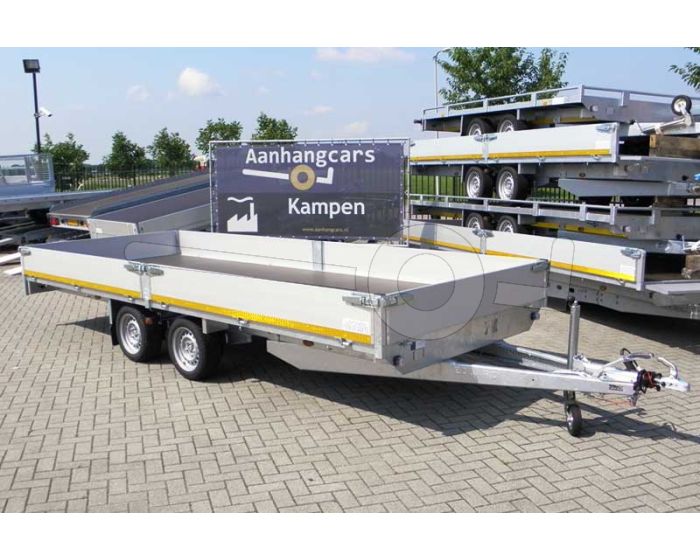 Eduard tandemas plateauwagen met 40 cm hoge aluminium laadborden. Afmeting 506x220cm. Laadvloerhoogte 63cm. Bruto laadvermogen 3000kg.
