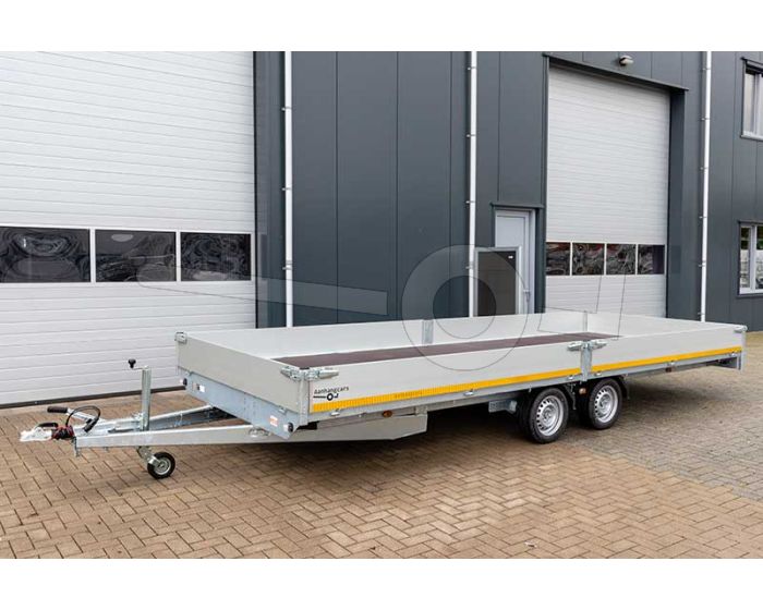 Voorzijde Eduard plateauwagen 6022-4-PB30-300-63, Lxb 606x220cm, Bruto 3000kg (2200kg netto), Lvh 63cm, Alu borden 30cm, Tandemas geremd, Banden 195/50R13