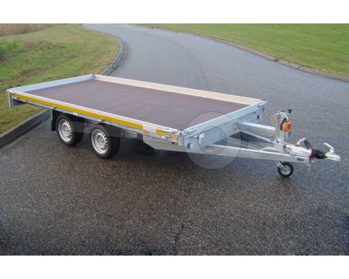 Autoambulance Eduard 406x200cm met dichte laadvloer, 10cm aluminium borden, kabellier en oprijplaten, laadvloerhoogte 63cm, bruto laadvermogen 2700kg