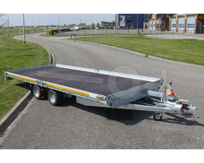 Autoambulance Eduard 506x200cm met dichte laadvloer, aluminium borden, kabellier en oprijplaten laadvloerhoogte 56cm bruto laadvermogen 3000kg