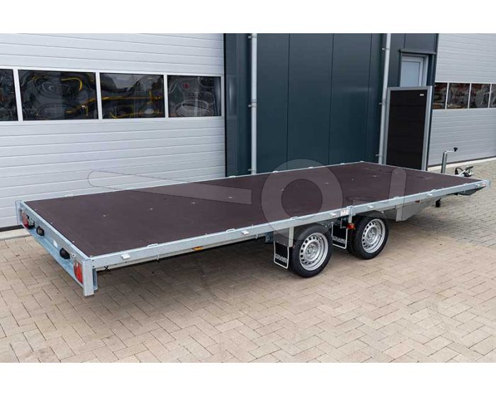 Multitransporter Eduard 606x200cm vlak zonder borden. Uitgerust met kabellier en oprijplaten. Laadvloerhoogte 63cm. Bruto laadvermogen 3000kg.