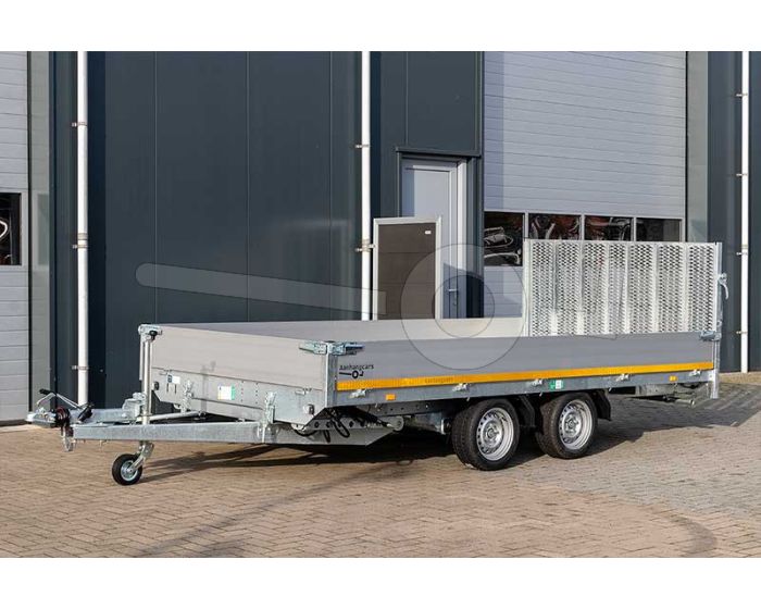 Voorzijde kantelbare Eduard machinetransporter met oprijklep 406x200cm bruto laadvermogen 3000kg laadvloerhoogte 63cm elektrische bediening 4020-4-AKB30-300-N-63
