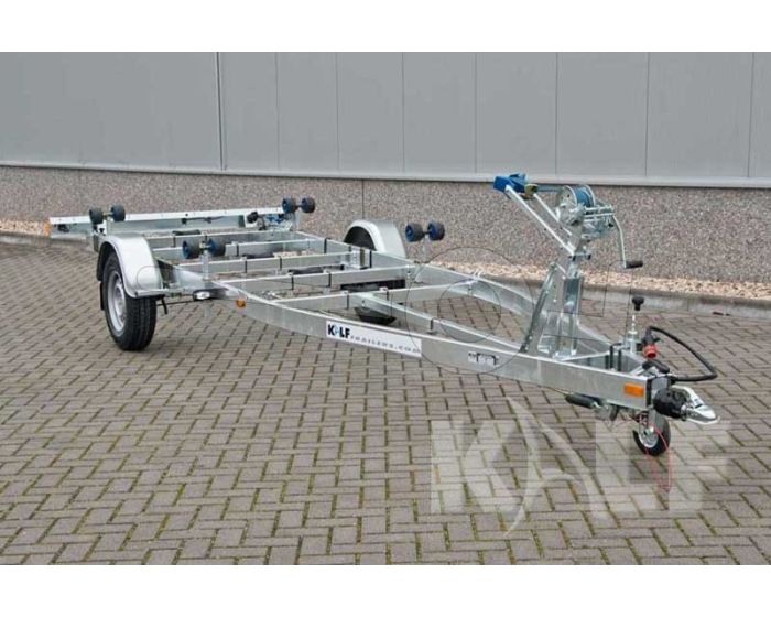 Enkelasser sloeptrailer Kalf Basic 1800-62 afmeting 620x210cm met een bruto laadvermogen van 1800kg (1420 netto)