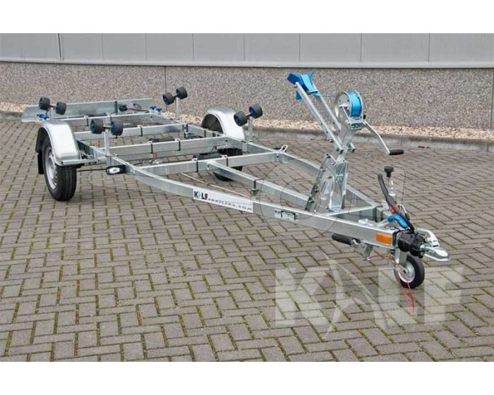 Enkelasser sportboottrailer Kalf Basic 1100-57 afmeting 570x190cm met een bruto laadvermogen van 1100kg (760 netto)