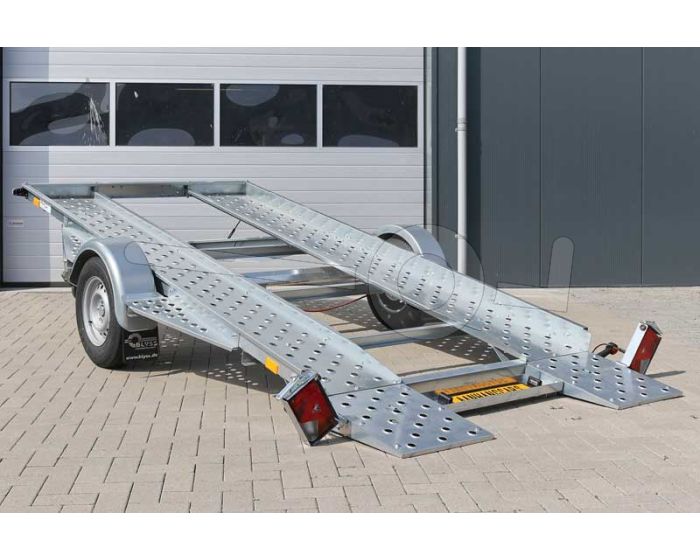 Linker achterzijde Blyss Daytona 1500 kantelbare autoambulance met gekantelde laadvloer
