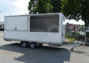 Power Trailer gesloten plateau aanhangwagen (lxbxh) 557x200x200cm, model GEPLA NR.11, Bruto 2700kg, witte glad plywood panelen met polyester coating (ook wit dak), Tandemas geremd.