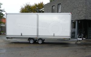 Power Trailer gesloten plateau aanhangwagen (lxbxh) 607x200x200cm, model GEPLA NR.12, Bruto 3500kg, witte glad plywood panelen met polyester coating (ook wit dak), Tandemas geremd.