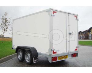 Twins Trailers gesloten aanhangwagen (lxbxh) 357x187x210cm, model TG01H-3500-D13, Bruto 3500kg (2685kg netto), 25mm Sandwichpanelen, 2 achterdeuren, Vloerhoogte 55cm, Tandemas geremd, Banden 13"