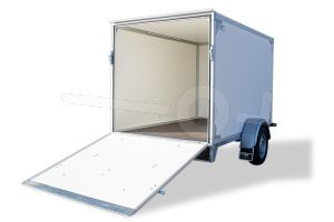 Neergaande achterklep in plaats van achterdeuren op twins Trailers gesloten aanhangwagen tot 150cm hoog
