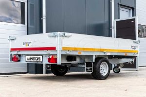 Eduard enkelas ongeremde plateauwagen afmeting 260x150cm met 30cm borden, bruto laadvermogen 750kg, laadvloerhoogte 63cm