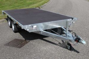 Eduard vlakke plateauwagen zonder borden afmeting 260x150cm, tandemas ongeremd, bruto laadvermogen 750kg, laadvloerhoogte 63cm