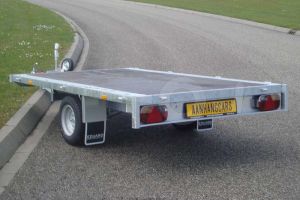 Eduard vlakke plateauwagen 2615-3-PV-135-56, Lxb 260x150cm, Bruto 1350kg (1110kg netto), Lvh 56cm, Enkelas geremd, Banden 195/55R10