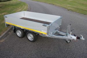 Eduard plateauwagen afmeting 260x150cm met 40cm borden, bruto laadvermogen 2000kg, laadvloerhoogte 72cm