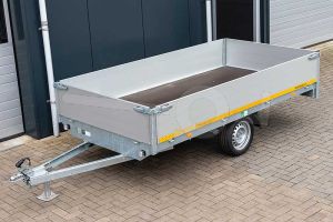 Eduard enkelas plateauwagen met 40cm borden, afmeting 310x160cm, bruto laadvermogen 750kg ongeremd, laadvloerhoogte 63cm