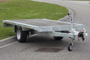 Eduard enkelas plateauwagen 3116-3-PV-100-56. Laadvloer 310x160cm op een laadvloerhoogte van 56cm met 195/55R10 banden. Bruto laadvermogen 1000kg.