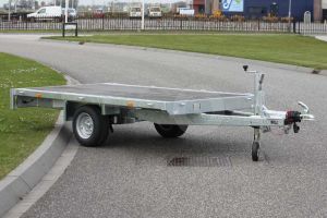 Vlakke Eduard plateauwagen zonder borden 310x160cm bruto laadvermogen 1500kg laadvloerhoogte 56cm