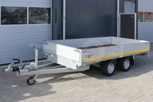 Eduard plateauwagen met 30cm borden, afmeting 330x180cm, laadvloerhoogte 56cm en bruto laadvermogen 3000kg.