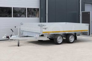 Eduard plateauwagen met aluminium borden. Afmeting 330x180cm met laadvloerhoogte 63cm en bruto laadvermogen 3500kg.