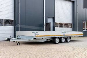 Eduard plateauwagen tridem 4520-5-PB40-350-56, 456x200cm met 40cm aluminium borden, bruto laadvermogen 3500kg, laadvloerhoogte 56cm, geremde drieasser, bandenmaat 195/55R10