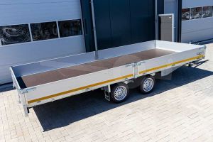 Eduard plateauwagen 456x220cm met 40cm borden, type 4522-4-PB40-300-63, bruto 3000kg, geremde tandemasser met laadvloerhoogte 63cm en 195/50R13 banden