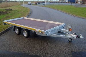 Eduard autotransporter 3520-4-PMB10-350-63, Lxb 356x200cm, Bruto 3500kg (2877kg netto), Lvh 63cm, Oprijhoek circa 15&deg;,  Alu borden 10cm, Dichte vloer, Tandemas geremd, Banden 195/50R13, Met oprijplaten en lier.