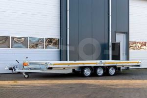 Eduard autotransporter 6020-5-PMB10-350-63, Lxb 606x200cm, Bruto 3500kg (ca. 2610kg netto), Lvh 63cm, Oprijhoek circa 15&deg;, Alu borden 10cm, Drieasser geremd, Banden 195/55R13, Met oprijplaten en lier.