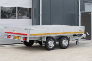Eduard multitransporter 3118-4-PMB40-200-72, Lxb 310x180cm, Bruto 2000kg (1385kg netto), Lvh 72cm, Alu borden 40cm, Tandemas geremd, Banden 155R13, Met oprijplaten en lier.