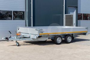 Eduard multitransporter met lier en oprijplaten 4018-4-PMB30-250-72, afmeting laadbak 406x180cm met 30cm borden, bruto laadvermogen 2500kg, laadvloerhoogte 72cm, geremde tandemasser met 165R13 banden.