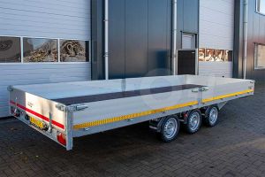 Eduard multitransporter 4020-5-PMB30-350-56, Lxb 406x200cm, Bruto 3500kg (2693kg netto), Lvh 56cm, Alu borden 30cm, Drieasser geremd, Banden 195/55R10, Met oprijplaten en lier.