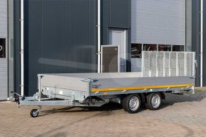 Kantelbare Eduard machinetransporter 406x220cm bruto laadvermogen 3500kg laadvloerhoogte 63cm elektrische bediening 4022-4-AKB30-350-N-63