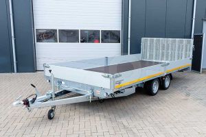 Kantelbare Eduard machinetransporter 506x200cm 3000kg laadvloerhoogte 63cm elektrische bediening 5020-4-AKB30-300-N-63