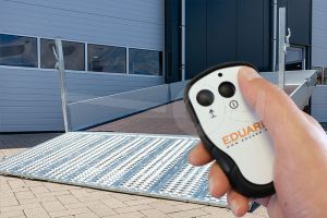 Kantelbare Eduard machinetransporter 506x200cm 3000kg laadvloerhoogte 63cm 5020-4-AKB30-300-R-63 met draadloos elektrische bediening