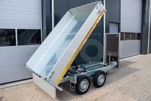 Eduard achterwaartse kipper met oprijplaten 2615-4-1OB40-250-J-72, Lxb 260x150cm, Bruto 2500kg (1891kg netto), Handmatige bediening, Lvh 72cm, Borden 40cm, Tandemas geremd, Banden 165R13