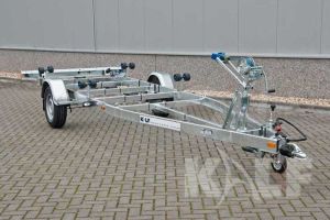 Enkelasser sportboottrailer Kalf Basic 1500-62 afmeting 620x210cm met een bruto laadvermogen van 1500kg (1130 netto)