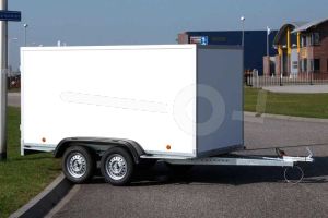 Power Trailer tandemas gesloten aanhangwagen, afmeting 225x125x150cm, bruto laadvermogen 750kg ongeremd