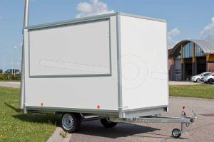 Verkoopwagen Powertrailer VKWnr7, plateau casco, 307x180x200cm (lxbxh), bruto 750 kg, wanden wit glad plywood, 1 deur achter, grote verkoopklep zijkant, enkelas