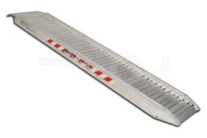Aluminium oprijplaat Metalmec M115/30L. Afmeting 300x40cm. Maximaal draagvermogen 2.250kg.