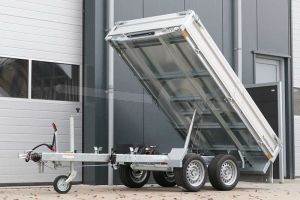 Humbaur kipper HUK 202715, 268x150cm (lxb), bruto 2000kg (1470 netto), achterwaarts kippend, handmatig, laadvloerhoogte 68cm, 30cm aluminium borden, banden 13", tandemas