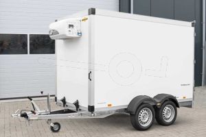 Humbaur tandemas koelwagen HK 253218-20PF30-Basic 318x173x188cm met dubbele afsluitbare achterdeuren.