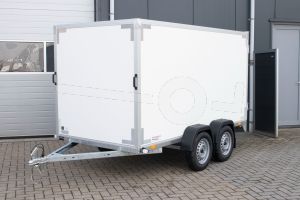 VDM gesloten aanhangwagen (lxbxh) 300x150x150cm,  Bruto 750kg (385kg netto), Witte PPL panelen, 2 achterdeuren, Vloerhoogte ca.52cm, Tandemas ongeremd, Banden 13