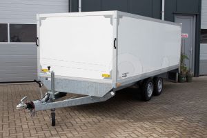 Lesaanhangwagen met vaste gesloten opbouw van Twins Trailers conform CBR eisen, Bakmaat 451x187, totale afmetingen 601x187x200 cm, Bruto 2000kg, Tandemas geremd 