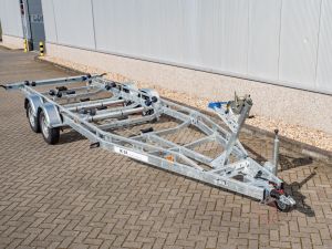 Sloeptrailer Kalf Serie 2000-62 V, 620x216cm (lxb), bruto 2000kg (1520kg netto), met sloep pakket, banden 13", tandemas