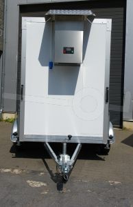 Koelwagen Powertrailer met standaard koelaggregaat, 240x150x200(lxbxh), bruto 2700kg (ca.2012kg netto), 80mm panelen, 1 deur achter, vloerhoogte 54cm, 13" banden, tandemas geremd