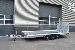 Vlemmix Machinetransporter, 480x180cm (lxb laadbak), bruto 3500kg (2630kg netto), banden 195/50R13, tridem (3 assen van 1350kg).