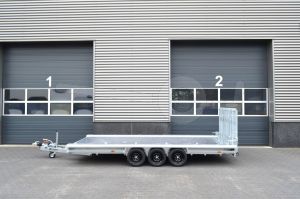 Vlemmix Machinetransporter, 480x180cm (lxb laadbak), bruto 3500kg (2570kg netto), banden 195/50R13, tridem (3 assen van 1500kg).