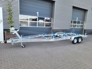 Vlemmix boottrailer, 840x255cm (lxb), bruto 3500kg (netto 2860kg), tandemas geremd.
