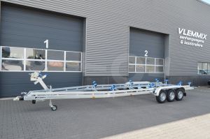 Vlemmix boottrailer, 920x255cm (lxb), bruto 3500kg (netto 2760kg), tridem (3 assen van 1350kg) geremd.