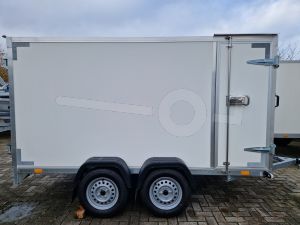 Zijdeur voor een VDM gesloten bakwagen, voorzien van een containersluiting.
