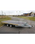 Autoambulance Eduard 606x220 cm met dichte laadvloer, aluminium borden, kabellier en oprijplaten laadvloerhoogte 63cm bruto laadvermogen 3000kg