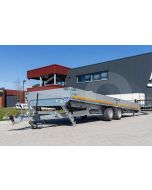 Zijaanzicht multitransporter Eduard 506x220cm bruto totaalgewicht 3000kg laadvloerhoogte 56cm type 5022-4-AOB30-300-J-56 met gekantelde laadbak